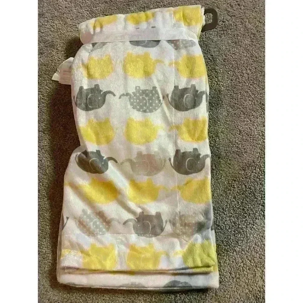 Unbranded‎ Elephant Print Blanket and Travel Pillow